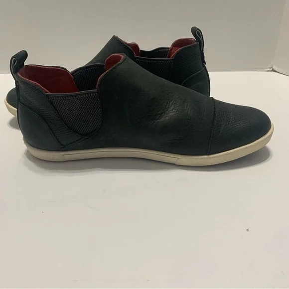 OluKai Black and Red Ankle Boots - Picture 7 of 10
